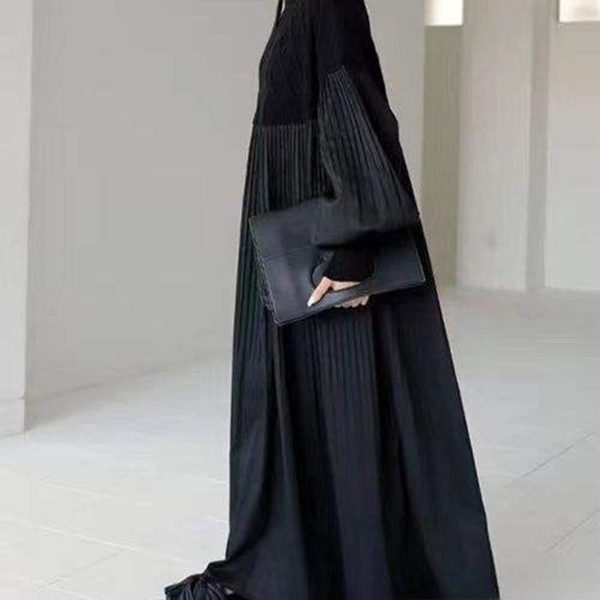 • فستان اسود